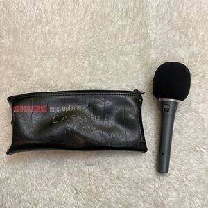 Shure Black Handheld Microphone with Black Protective Pouch